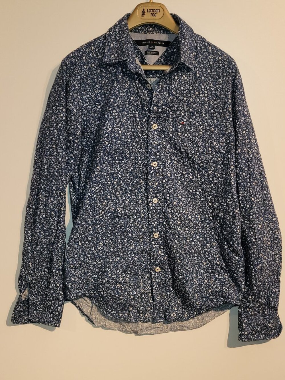 Tommy Hilfiger Men's Ditsy Floral Print Long Sleeve Button Down Shirt